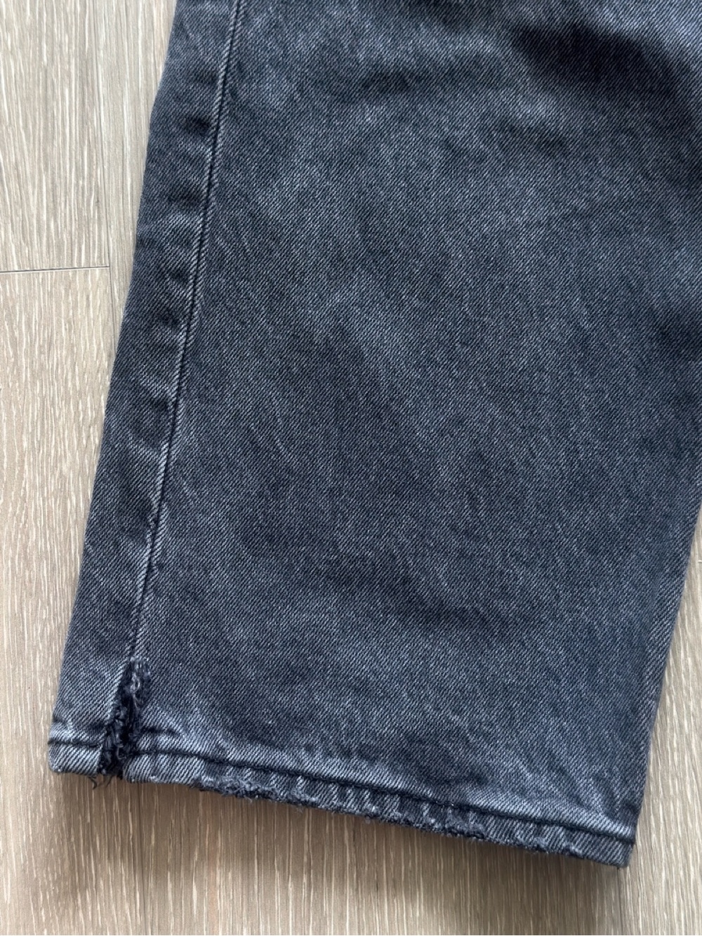 Abercrombie & Fitch Baggy Low Rise Jeans Gray Size 24 Short Distressed Hem - Picture 12 of 12